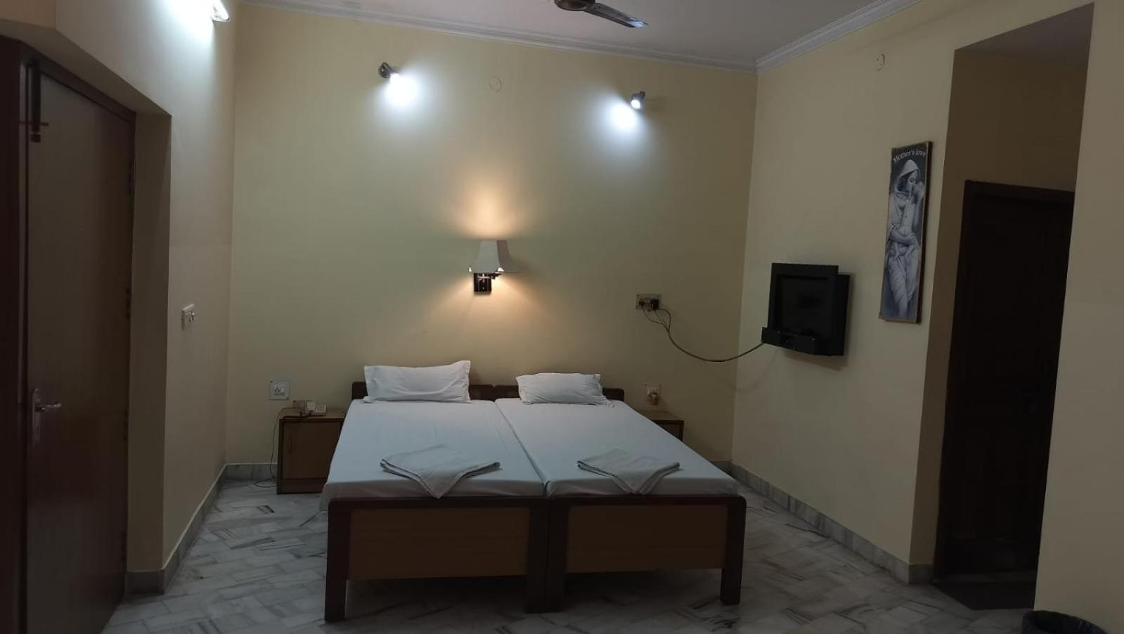 Motel Sarnath And Varanasi